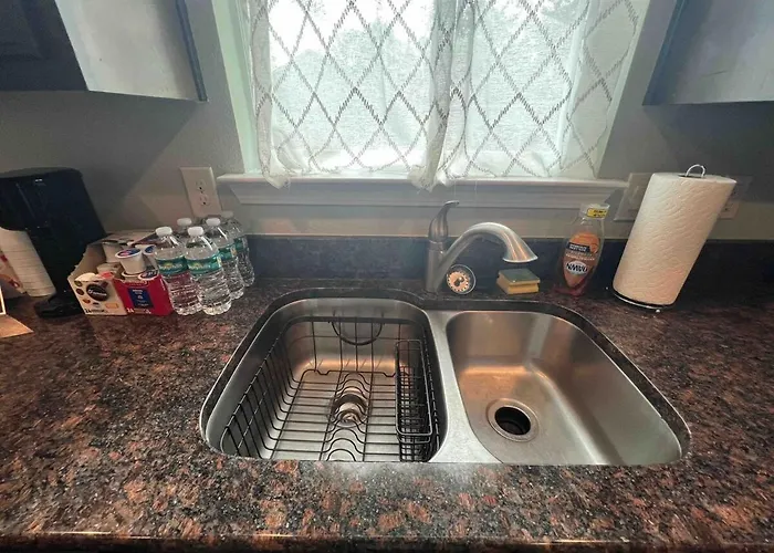 Quiet Neighborhood, New Amenities! Holiday home