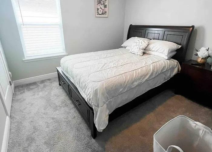 Quiet Neighborhood, New Amenities! Holiday home *