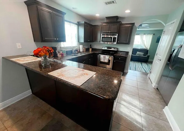Quiet Neighborhood, New Amenities! Holiday home