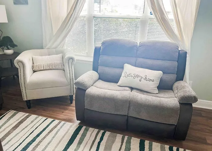 Quiet Neighborhood, New Amenities! Holiday home Pensacola