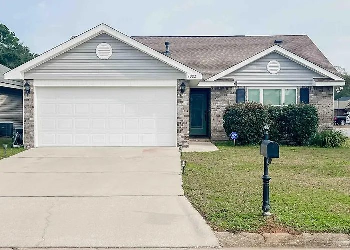 Holiday home Quiet Neighborhood, New Amenities! *