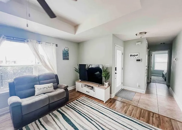 Quiet Neighborhood, New Amenities! Holiday home Pensacola